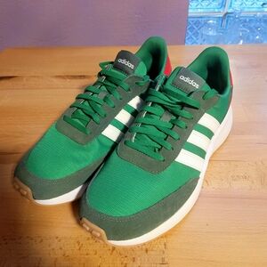 Brand new w/out box Men's sz 9.5  Adidas Run 70's sneaker